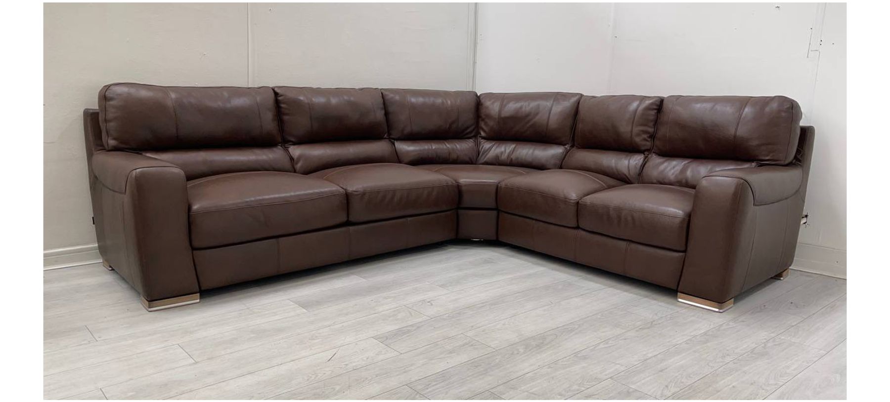 Large brown outlet leather corner sofa