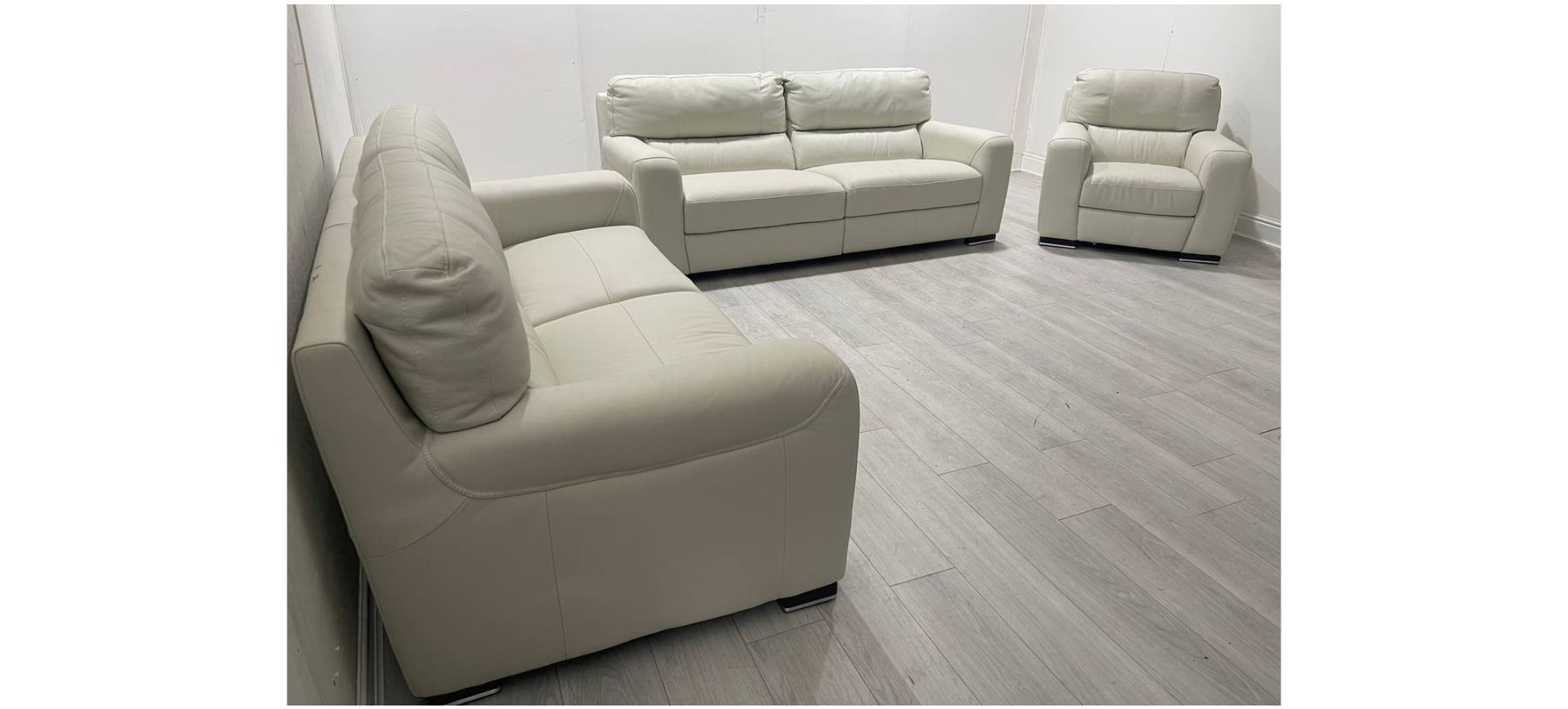 Lucca Cream Leather 3 2 1 Sofa Set Sisi Italia Semi Aniline With Wooden Legs Few Scuffs And Marks see images High Street Furniture Store