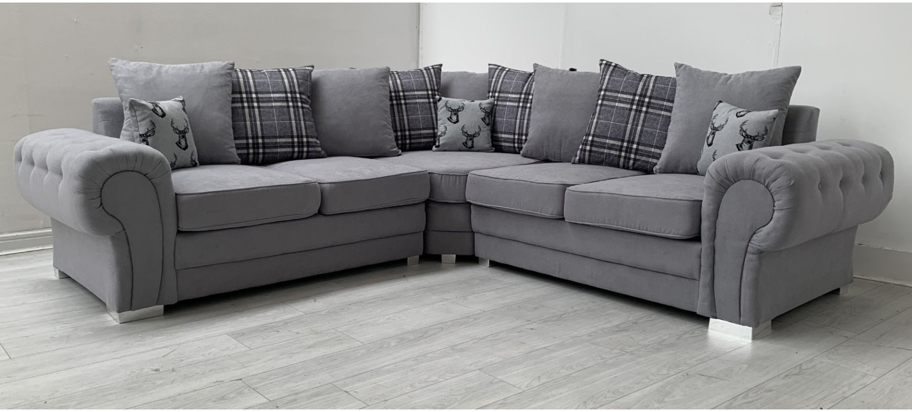 Verona Large Grey Round Arm Fabric Corner Sofa 2C2 With Chrome Legs And Scatter Back